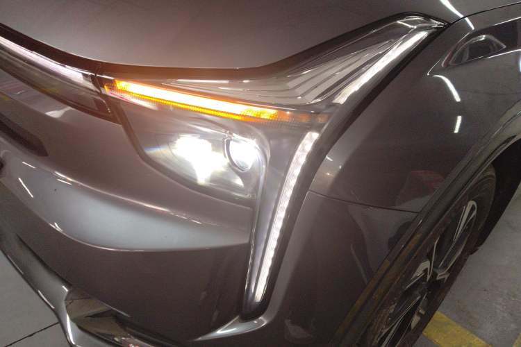 Used NETA U 2022 NETA U-Ⅱ 500 Lithium Iron Phosphate Left Front Headlight