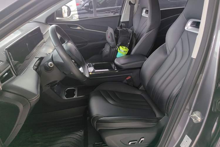 Used NETA U 2022 Zhi 400 Lithium-Nickel-Manganese-Cobalt Energy System Left Front Seat