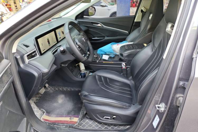 Used NETA U 2022 Chiiq 500 Ternary Lithium Left Front Seat
