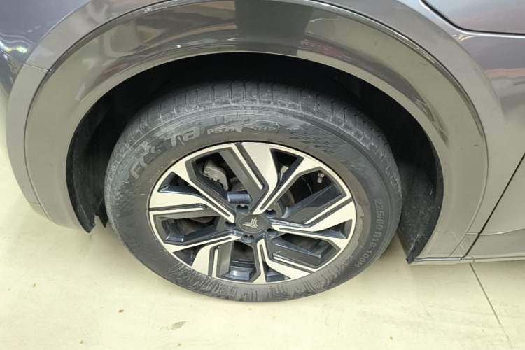 Used NETA U 2022 Zhi 400 Lithium-Nickel-Manganese-Cobalt Energy System Left Front Wheel Hub