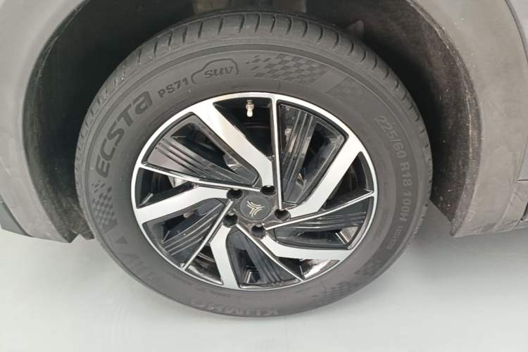Used NETA U 2022 Pro 400 Comfort Edition Left Front Wheel Hub