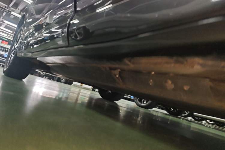 Used NETA U 2022 Chiiq 500 Lithium Iron Phosphate Left Side Sill