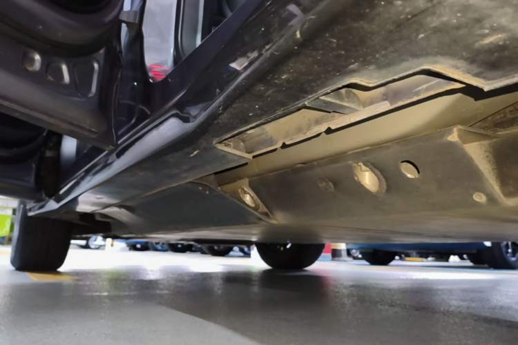 Used NETA U 2022 NETA U-Ⅱ 500 Lithium-Ion Left Side Sill