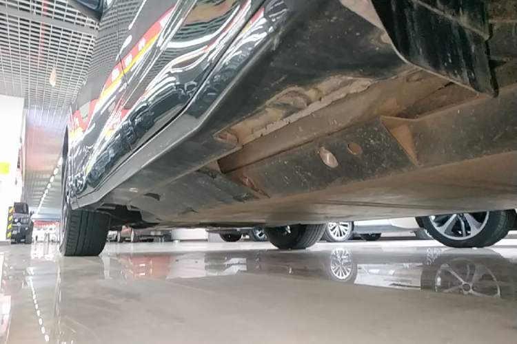 Used NETA U 2022 Zhi400 Pro Ternary Lithium Left Side Sill