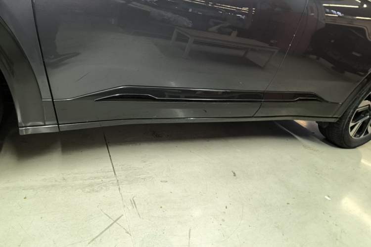 Used NETA U 2022 Zhi 400 Lithium-Nickel-Manganese-Cobalt Energy System Left Side Sill