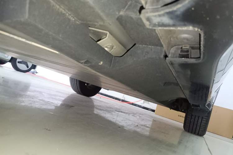 Used NETA U 2022 Zhi400 Pro Ternary Lithium Left Side Sill