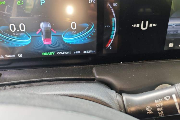 Used NETA U 2022 Zhi 400 Lithium-Nickel-Manganese-Cobalt Energy System Odometer Close Up