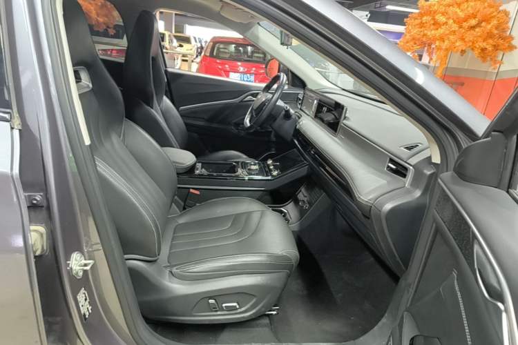 Used NETA U 2022 Zhi 400 Lithium-Nickel-Manganese-Cobalt Energy System Right Front Seat