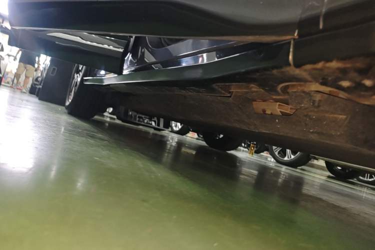 Used NETA U 2022 Chiiq 500 Lithium Iron Phosphate Right Side Sill