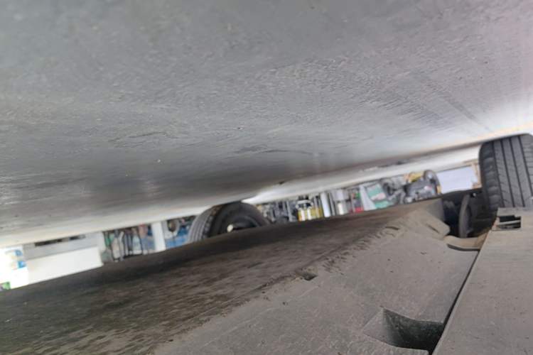 Used NETA U 2022 Zhi 400 Lithium-Nickel-Manganese-Cobalt Energy System Right Side Sill