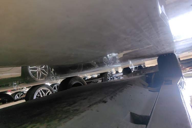Used NETA U 2022 Zhi 400 Lithium-Nickel-Manganese-Cobalt Energy System Right Side Sill