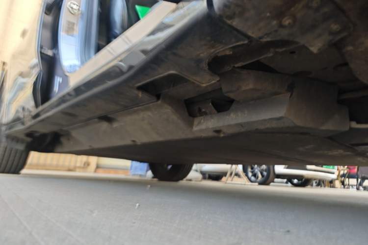 Used NETA U 2022 NETA U-Ⅱ 500 Lithium-Ion Right Side Sill