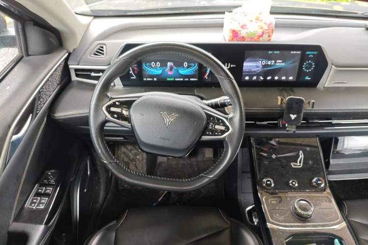 Used NETA U 2022 Zhi 400 Lithium-Nickel-Manganese-Cobalt Energy System Steering Wheel