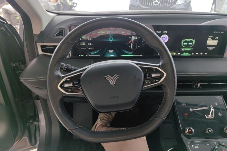 Used NETA U 2022 Zhi 400 Lithium-Nickel-Manganese-Cobalt Energy System Steering Wheel