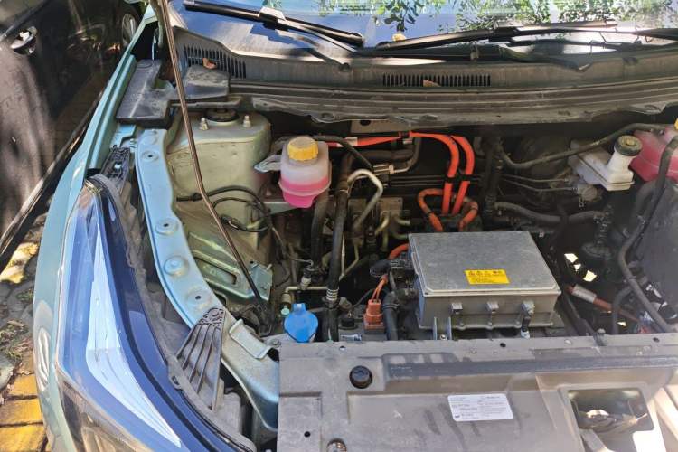 Used NETA U 2022 Zhi 400 Lithium-Nickel-Manganese-Cobalt Energy System Engine Bay Right