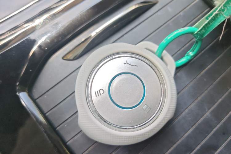 Used NETA U 2022 Zhi 400 Lithium-Nickel-Manganese-Cobalt Energy System Interior 1