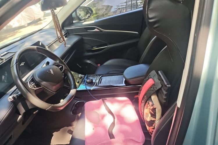 Used NETA U 2022 Zhi 400 Lithium-Nickel-Manganese-Cobalt Energy System Left Front Seat