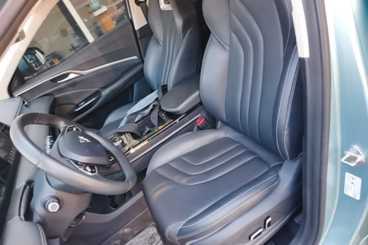 Used NETA U 2022 Zhi 400 Lithium-Nickel-Manganese-Cobalt Energy System Left Front Seat