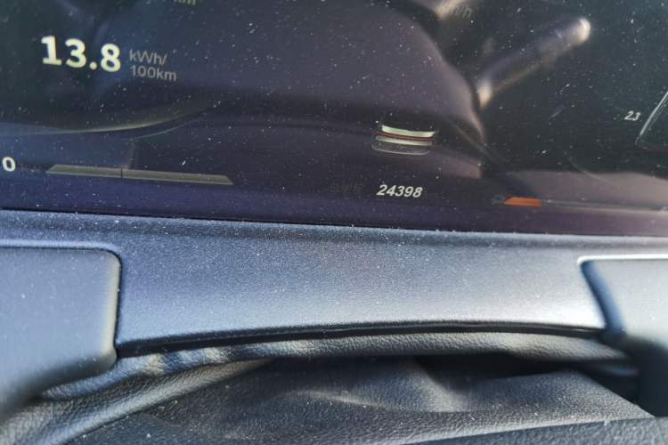 Used NETA U 2022 Zhi400 Pro Lithium Iron Phosphate Odometer Close Up