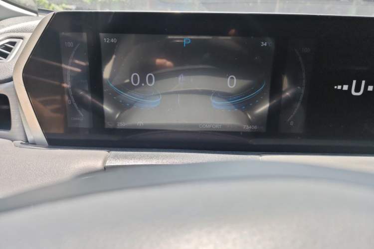 Used NETA U 2022 Zhi 400 Lithium-Nickel-Manganese-Cobalt Energy System Odometer Close Up