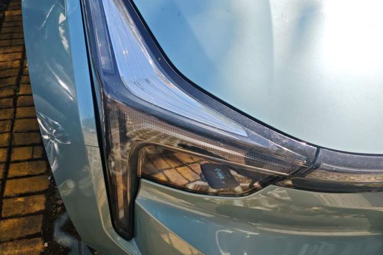 Used NETA U 2022 Zhi 400 Lithium-Nickel-Manganese-Cobalt Energy System Right Front Headlight