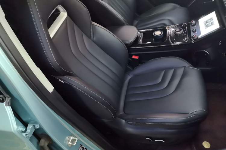 Used NETA U 2022 NETA U-Ⅱ 500 Lithium-Ion Right Front Seat