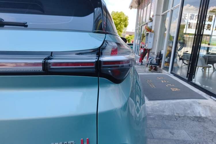 Used NETA U 2022 Zhi 400 Lithium-Nickel-Manganese-Cobalt Energy System Right Rear Taillight