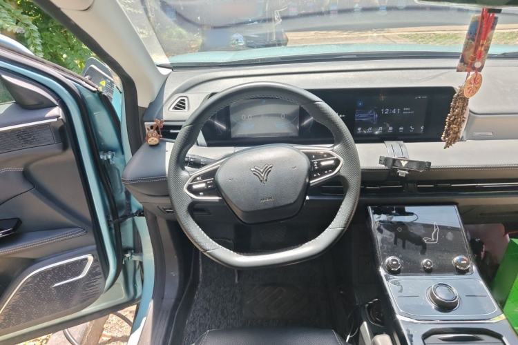 Used NETA U 2022 Zhi 400 Lithium-Nickel-Manganese-Cobalt Energy System Steering Wheel