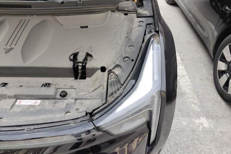 Used NETA U 2022 Changan CS55 Pro Tri-Cell Lithium Engine Bay Left