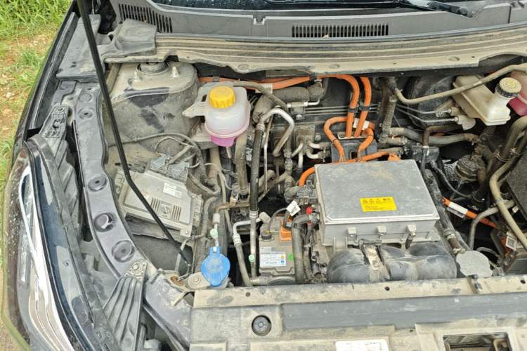 Used NETA U 2022 Pro 400 Comfortable Ride On-Demand Edition Engine Bay Right