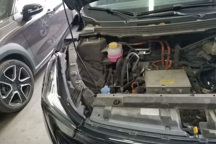 Used NETA U 2022 Zhi400 Pro Ternary Lithium Engine Bay Right