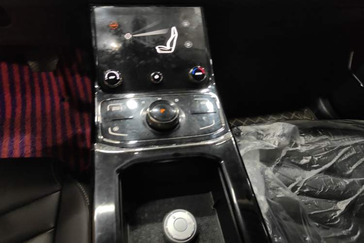 Used NETA U 2022 Zhi 400 Lithium-Nickel-Manganese-Cobalt Energy System Gear Lever