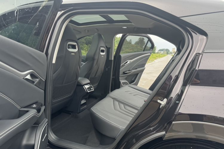 Used NETA U 2022 Zhi400 Pro Ternary Lithium Interior 2