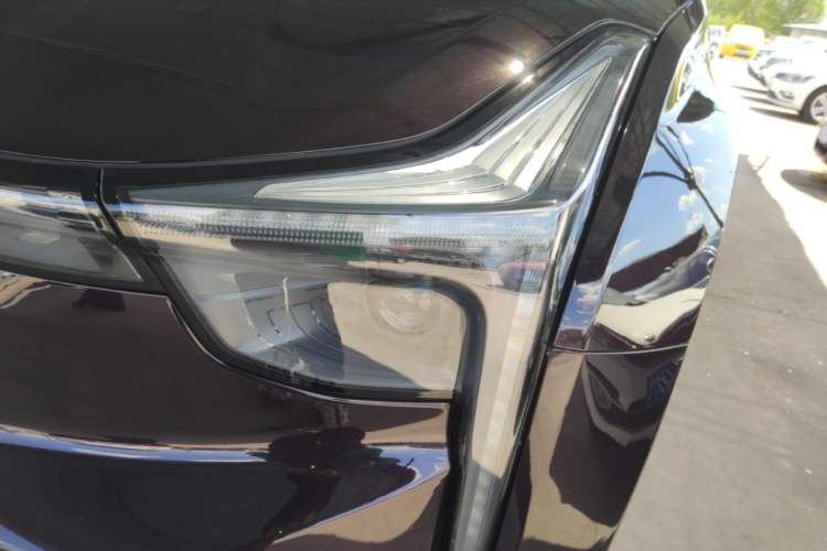 Used NETA U 2022 Zhi400 Pro Ternary Lithium Left Front Headlight
