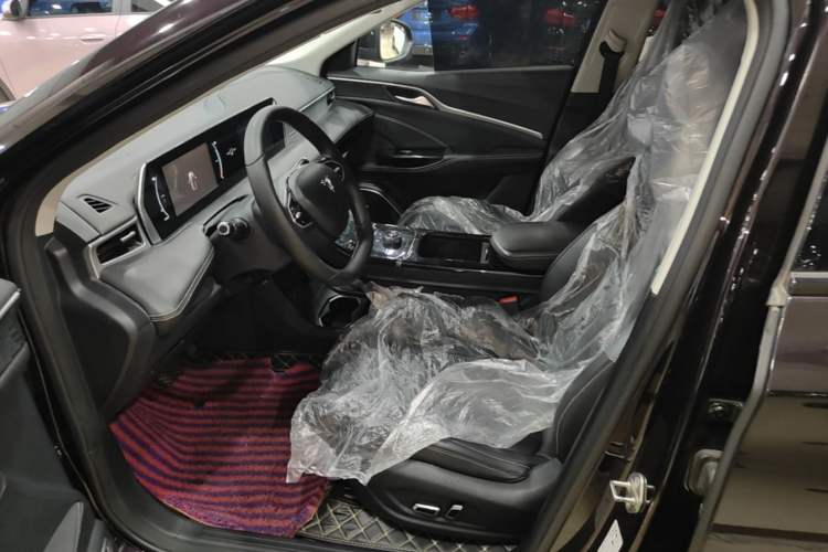 Used NETA U 2022 Zhi 400 Lithium-Nickel-Manganese-Cobalt Energy System Left Front Seat
