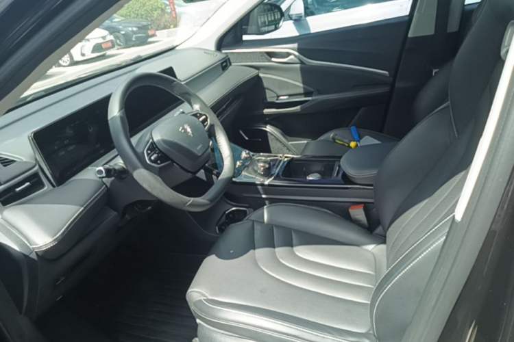 Used NETA U 2022 Pro 400 Comfort Edition Left Front Seat