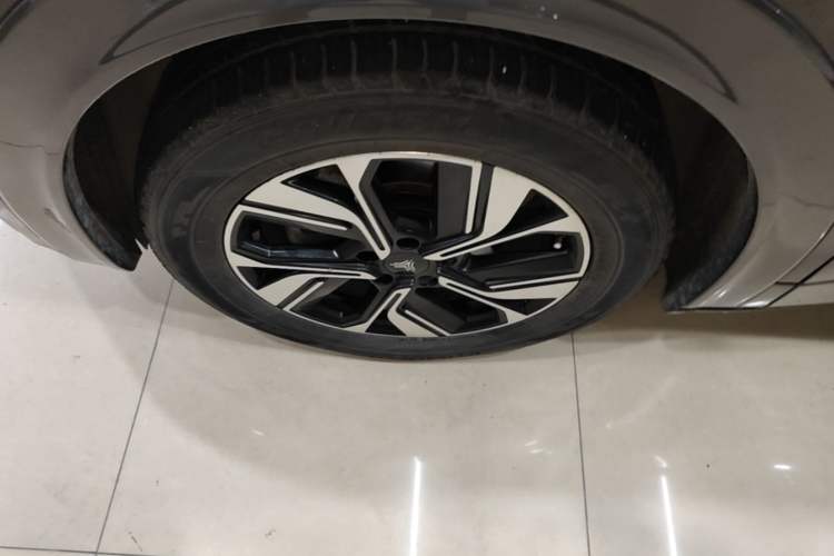 Used NETA U 2022 Zhi 400 Lithium-Nickel-Manganese-Cobalt Energy System Left Front Wheel Hub