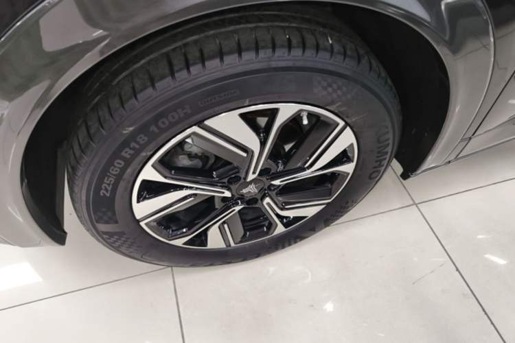 Used NETA U 2022 NETA U-Ⅱ 400 Lite Ternary Lithium Left Front Wheel Hub
