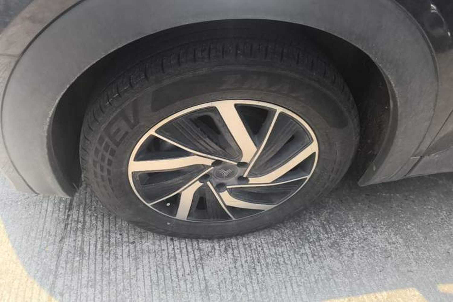 Used NETA U 2022 Pro 400 Comfortable Ride On-Demand Edition Left Front Wheel Hub