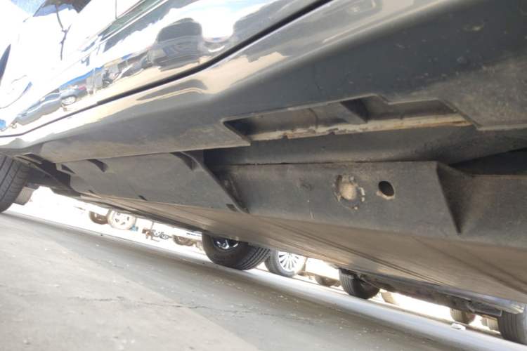 Used NETA U 2022 Zhi400 Pro Ternary Lithium Left Side Sill