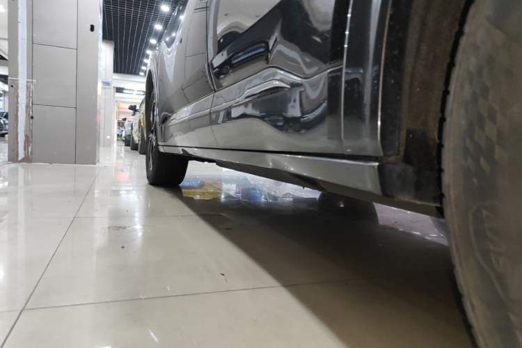Used NETA U 2022 Zhi 400 Lithium-Nickel-Manganese-Cobalt Energy System Left Side Sill