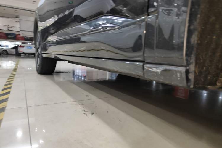 Used NETA U 2022 Zhi 400 Lithium-Nickel-Manganese-Cobalt Energy System Right Side Sill