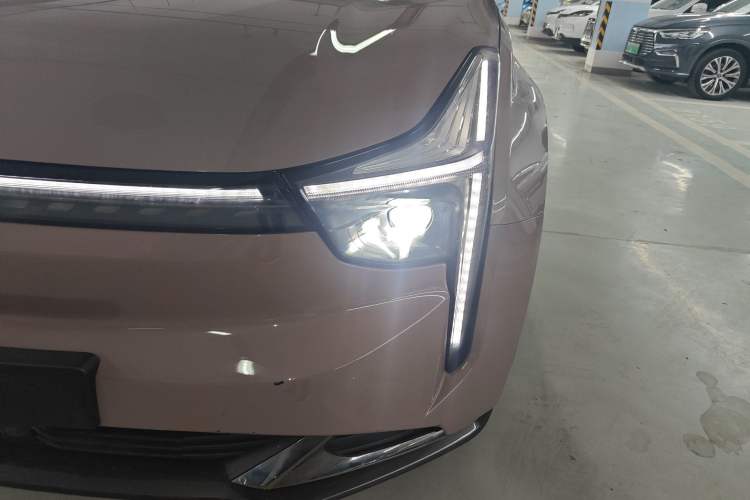 Used NETA U 2022 Zhi 400 Lithium-Nickel-Manganese-Cobalt Energy System Left Front Headlight