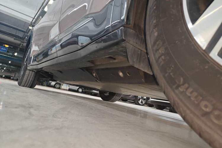 Used NETA U 2022 Zhi 400 Lithium-Nickel-Manganese-Cobalt Energy System Left Side Sill
