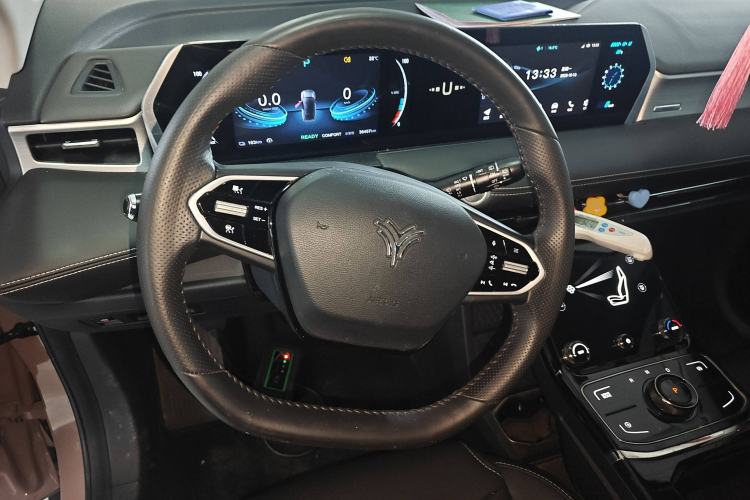 Used NETA U 2022 Zhi 400 Lithium-Nickel-Manganese-Cobalt Energy System Steering Wheel