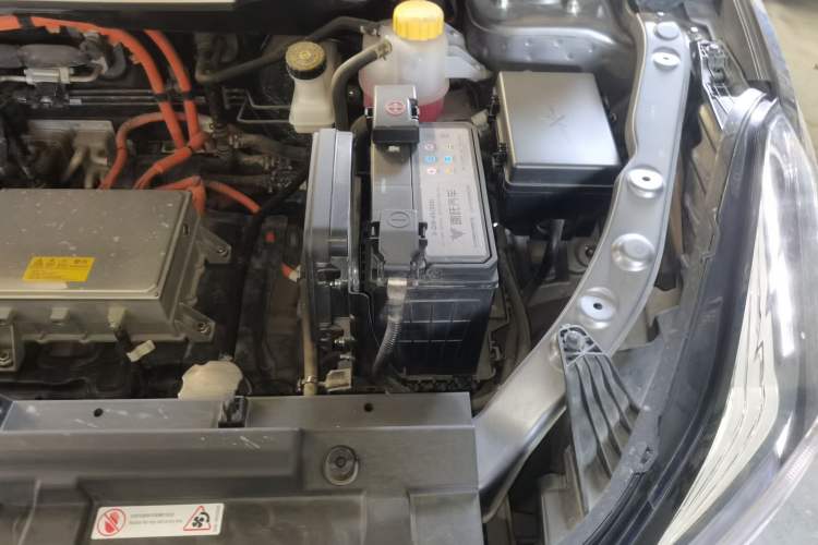 Used NETA U 2022 Zhi400 Pro Ternary Lithium Engine Bay Left