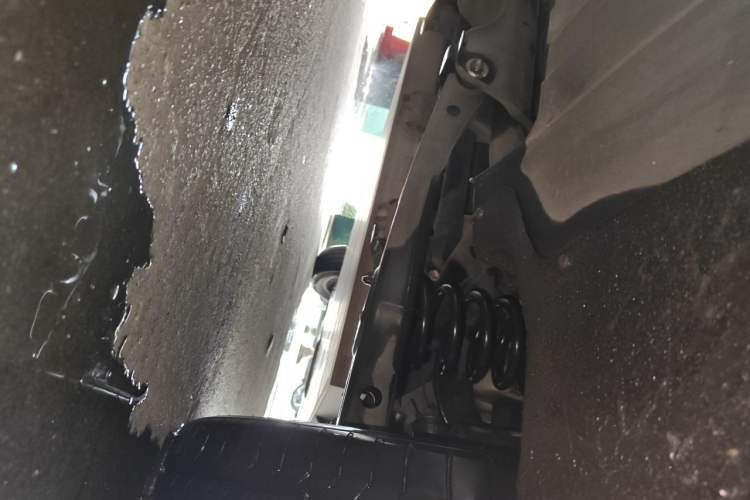Used NETA U 2022 Zhi400 Pro Ternary Lithium Chassis Rear Right