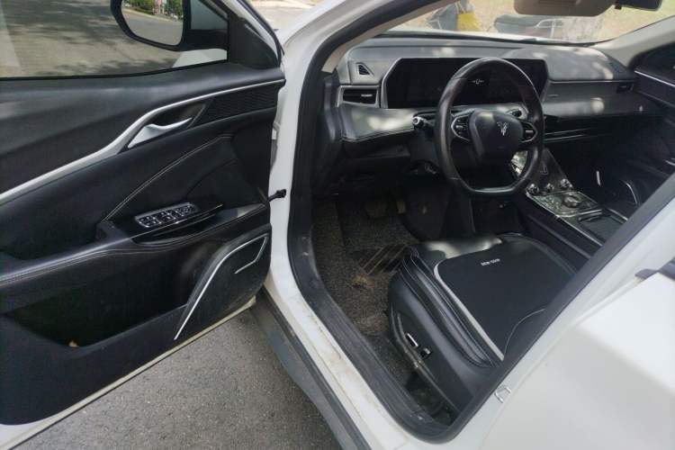 Used NETA U 2022 Pro 400 Comfortable Ride On-Demand Version L Driver Seat