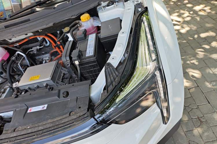 Used NETA U 2022 Pro 400 Comfortable Ride On-Demand Version L Engine Bay Left