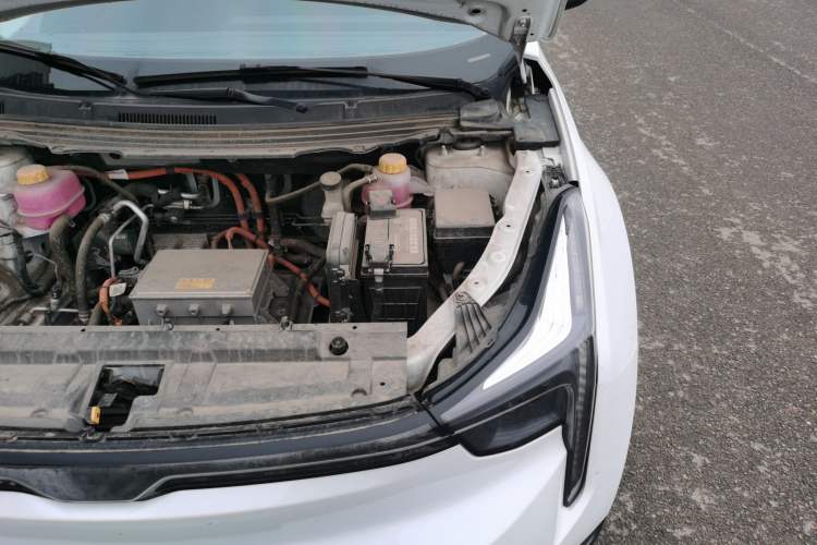 Used NETA U 2022 Zhi 400 Lithium-Nickel-Manganese-Cobalt Energy System Engine Bay Left